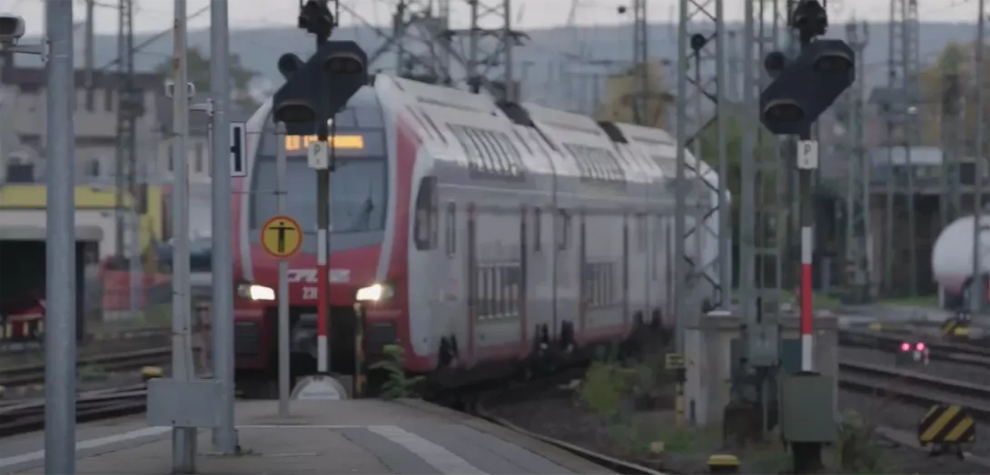 Bahn kommt an