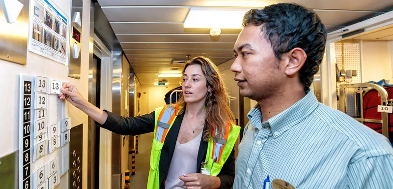 Two people discuss plans 