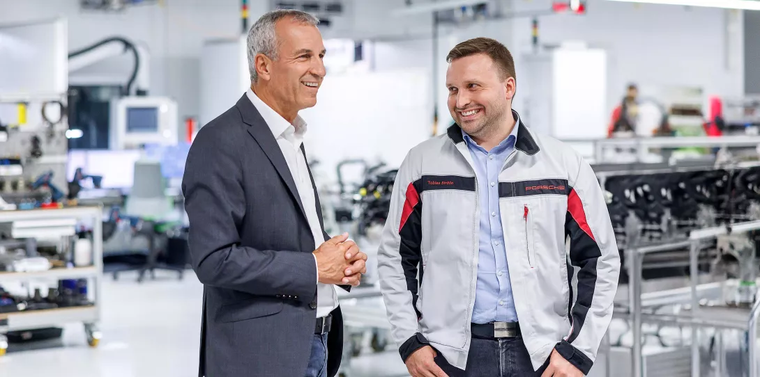 Albrecht Reimold, Member of the Board at Porsche, with Porsche Employee