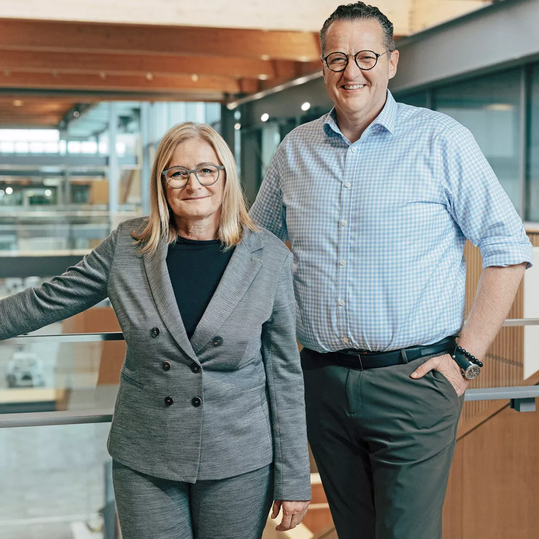 Barbara Bergmeier, Executive Director of Industrial Operations, and Dr. Heiko Gierhardt, Director Material Fulfilment at Jaguar Land Rover, a subsidiary of the India-​based Tata Group.