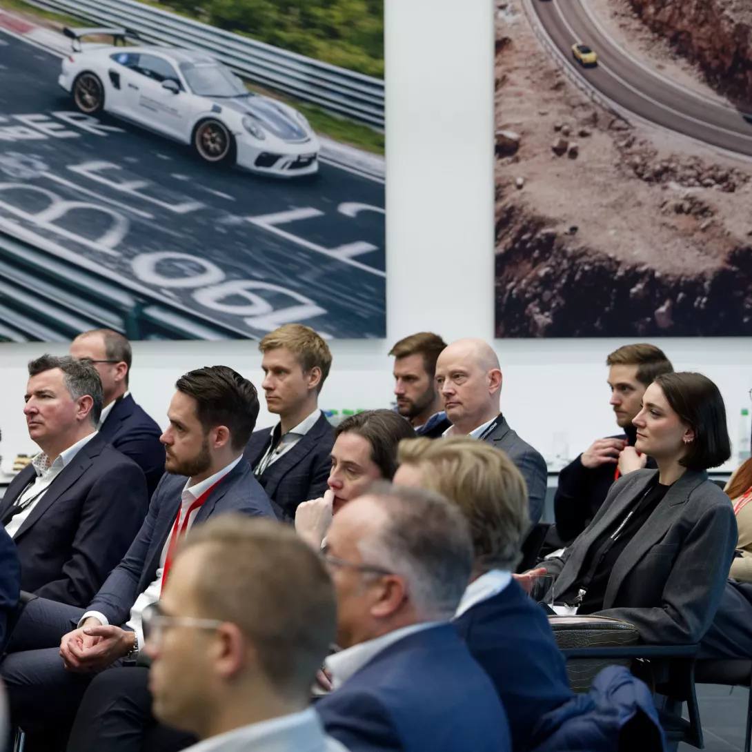 Porsche Consulting Construction Lounge 2024 in Stuttgart People watching keynote