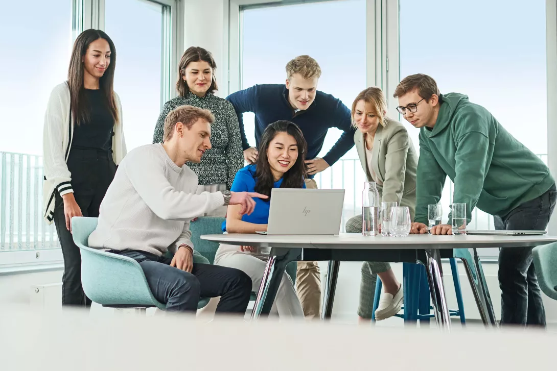 Artificial intelligence in meeting Porsche Consulting Employees