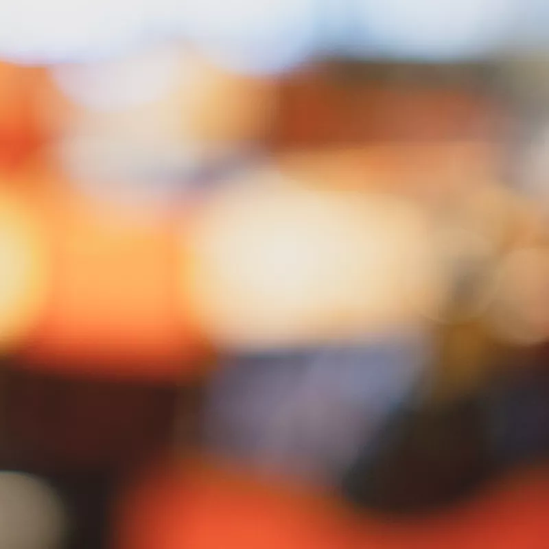 Verschwommene Flächen in unterschiedlichen Farbtönen 