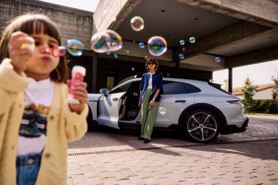 Porsche AG Driven Females