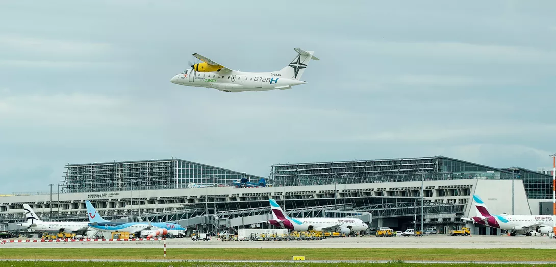 The Dornier 328 short-haul aircraft. Powered by hydrogen-electric technology, it is expected to fly up to 40 passengers quickly and sustainably to their next business meetings and thereby serve primarily regional airports. Photo: STR Airport/H2Fly
