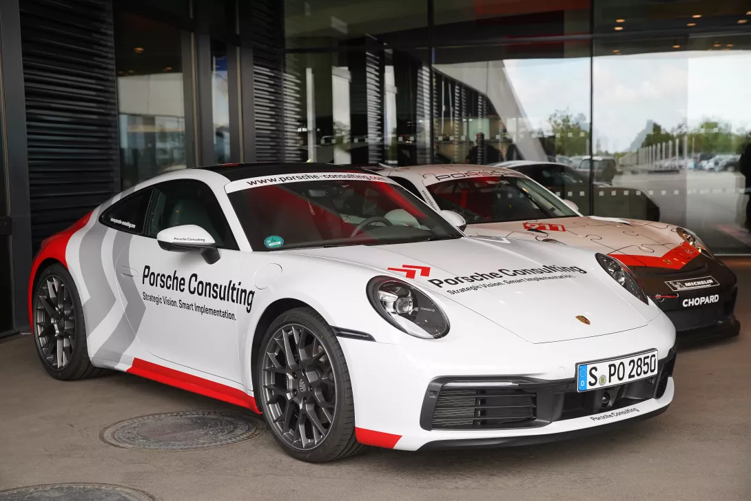 Porsche Consulting 911