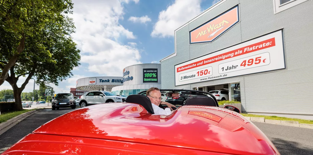 Man driving his car towards Mr.Wash