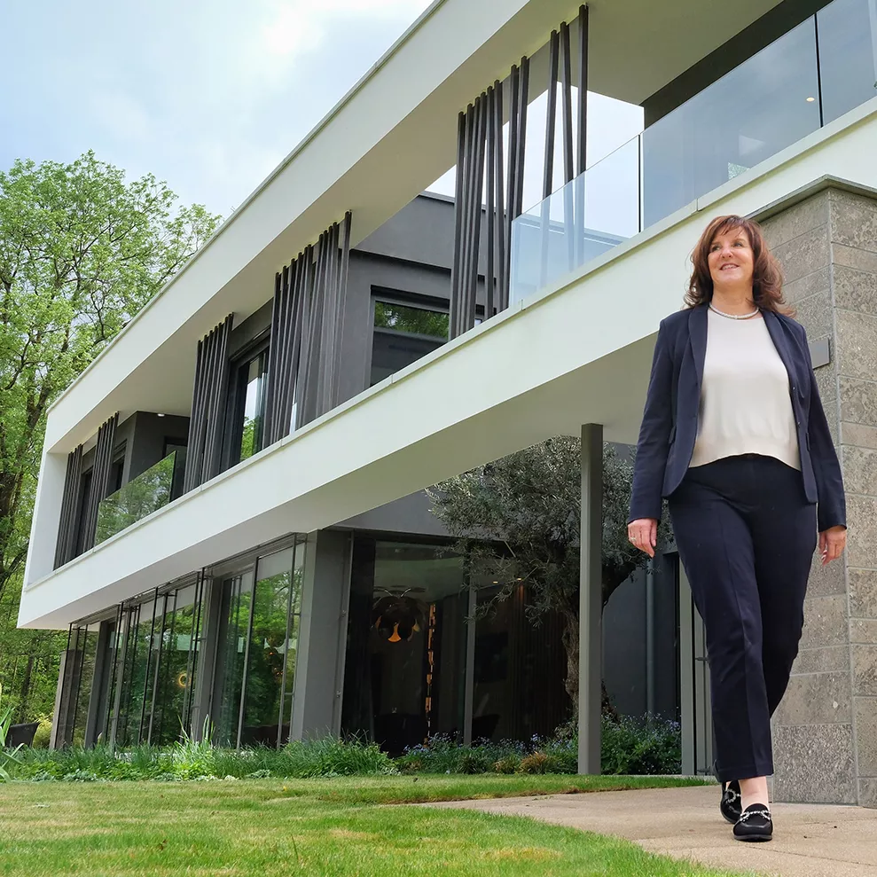 Heidi Weber-Mühleck Managing Partner of WeberHaus in front of Building