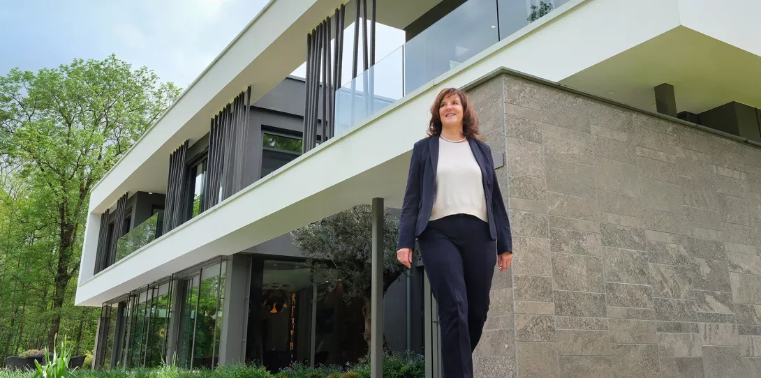 Heidi Weber-Mühleck Managing Partner of WeberHaus in front of Building