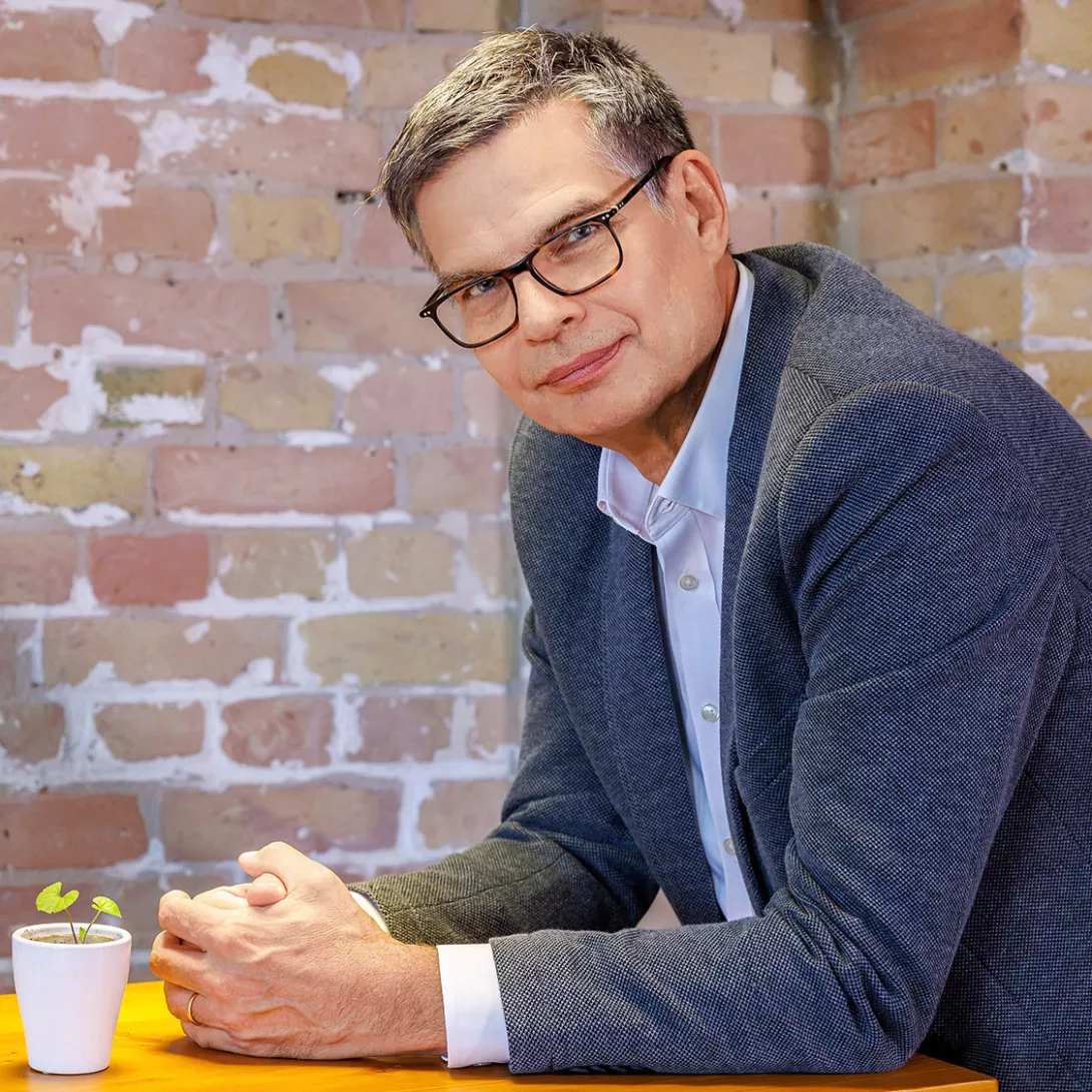 “Thinking globally and acting locally are the recipe for success,” says Dr. Dirk Voeste, Chief Sustainability Officer for the Volkswagen Group. Porsche Consulting Magazine met with the biologist in a former soap factory in Berlin.