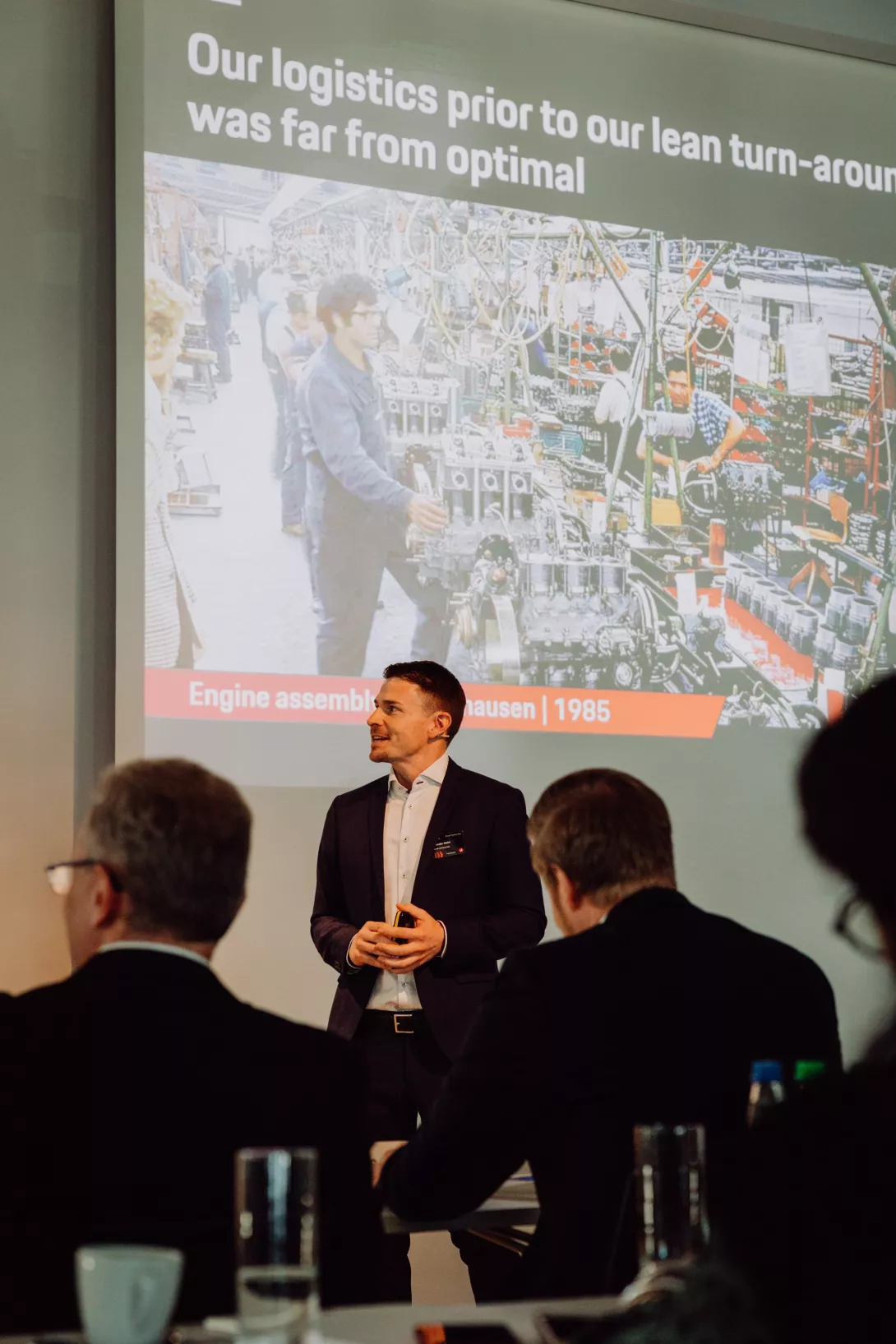 Speaker on Stage, Topic Logistics