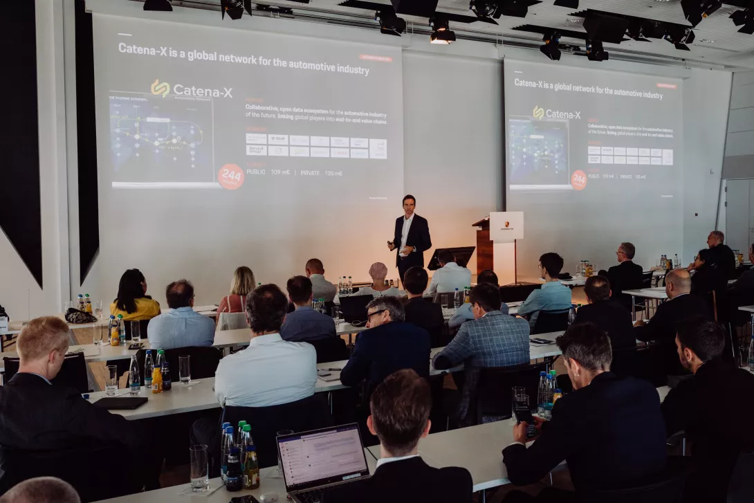 Speaker on Stage discussing the Topic Catena X