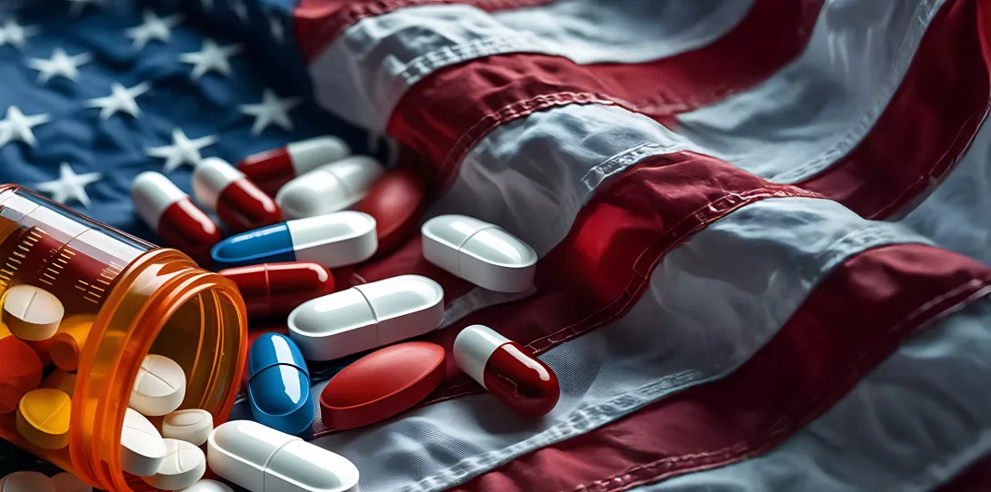 Pillen liegen auf einer US Flagge